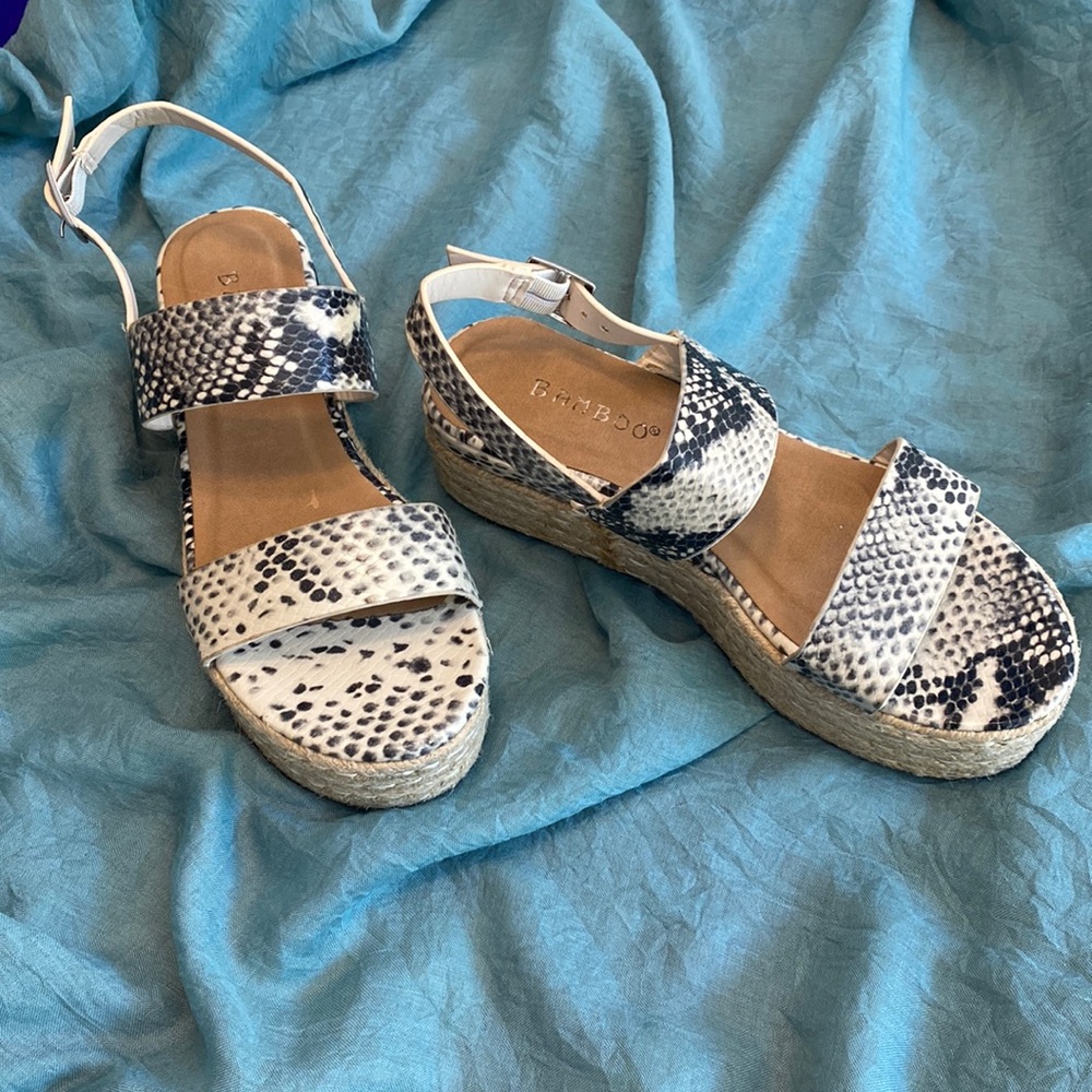 Bamboo Infinity Platform Snakeskin Sandal Size 6